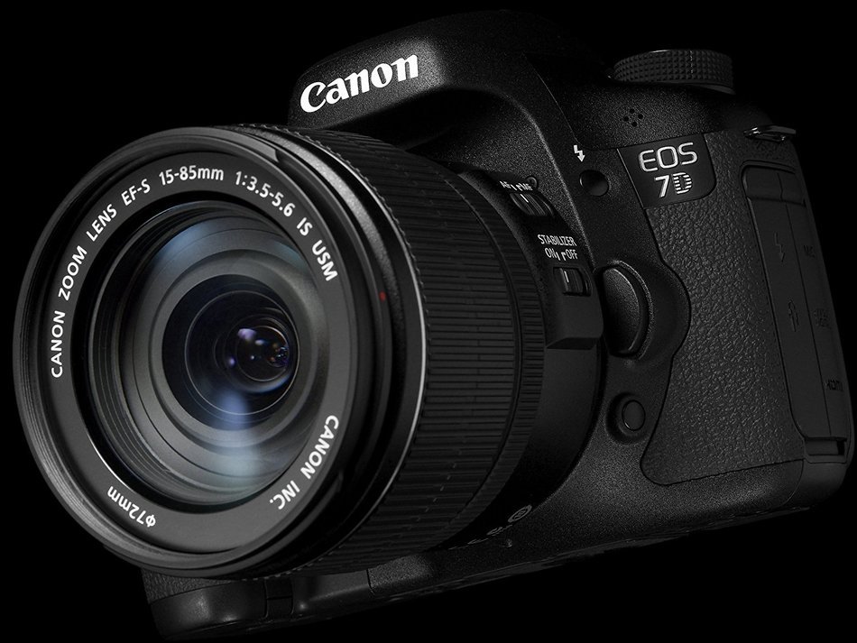 Canon EOS 7D 18 MP CMOS Digital SLR Camera with 28-135mm f/3.5-5.6 IS USM Lens (discontinued by manufacturer) N5