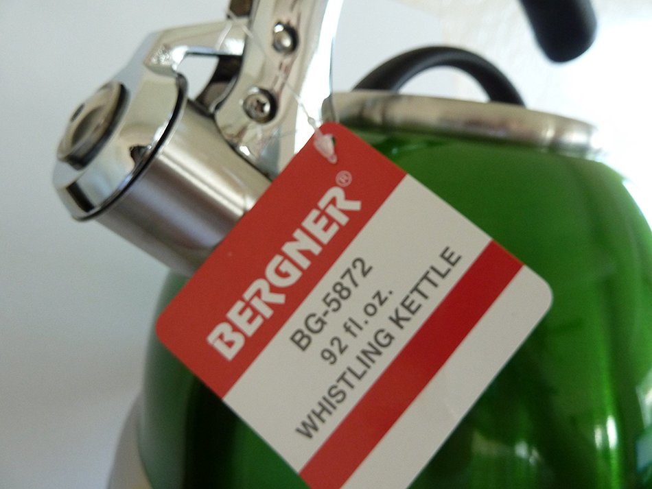 BERGNER - Green Whistling Kettle 92 fl.oz. (2.72 L) N5