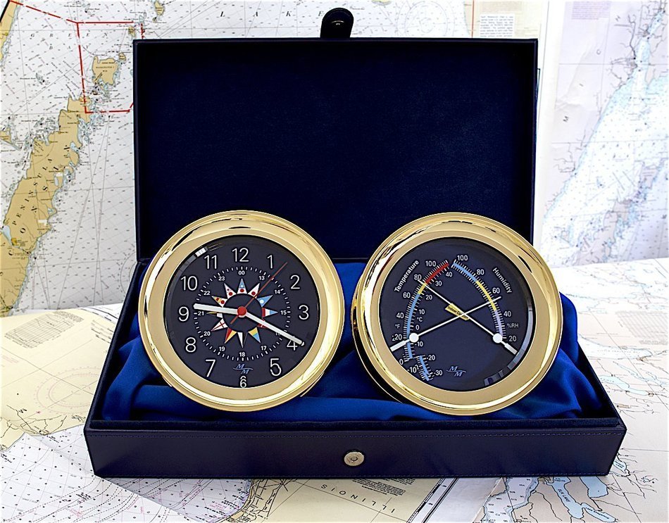 Blue Flag 5.85 Windlass Gift Set presented in a Leather Finish Felt Lined Gift Box with Clock and Comfort Meter N2
