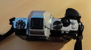 Olympus Mirror-less Slr Om-d E-m5 Double Zoom Kit Silver 16.05 Million Pixel Dust Drip Om-d E-m5 Dzkit Slv - International...