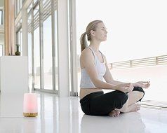 Qkfly Ultrasonic Essential Oil Diffuser with 7 Color Lamp 100ml Aroma Diffuser Auto Shutoff System for Office... N5