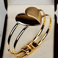 New Women Heart Bracelet 18K Gold Plated Bangle Fashion Jewelry Gift N2