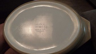 Vintage(1976) Pyrex #045 "Homestead" 2.5qt Oval Casserole with #945 Speckled Opal Pyrex Lid N5