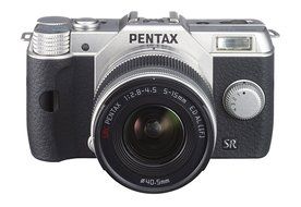 Pentax Q10 Mirrorless Digital Camera with 3-Inch LCD zoom lens kit 12.4MP (RED) (OLD MODEL)