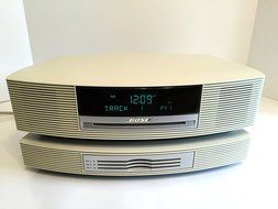 Bose Wave Music System with Multi-CD Changer -- Platinum White