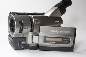 Sony CCDTRV75 Hi8 Handycam Camcorder 72x Digital Zoom