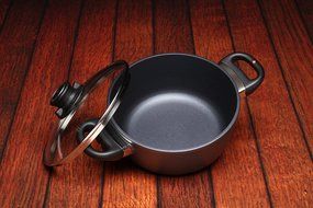 Swiss Diamond Nonstick Casserole - 2.3 qt (8&quot;) N2