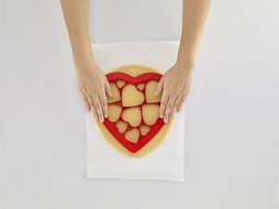 Lekue Cookie Cutter Puzzle, Hearts, Red N7