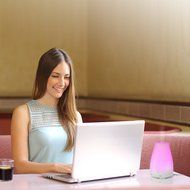 Upgrade Essential Oil Diffuser, GREEN JUNGLE 7 Color LED lights 100 mL Ultrasonic Portable Aromatherapy Cool Mist... N6