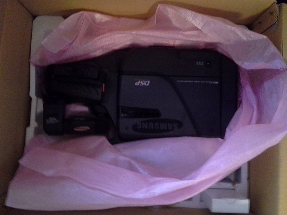 SAMSUNG VHS Model #SCF754 Full Size Camcorder NIB N2