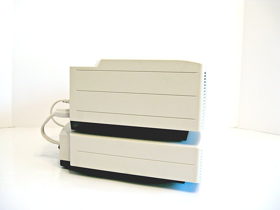 Bose Wave Music System with Multi-CD Changer -- Platinum White N2