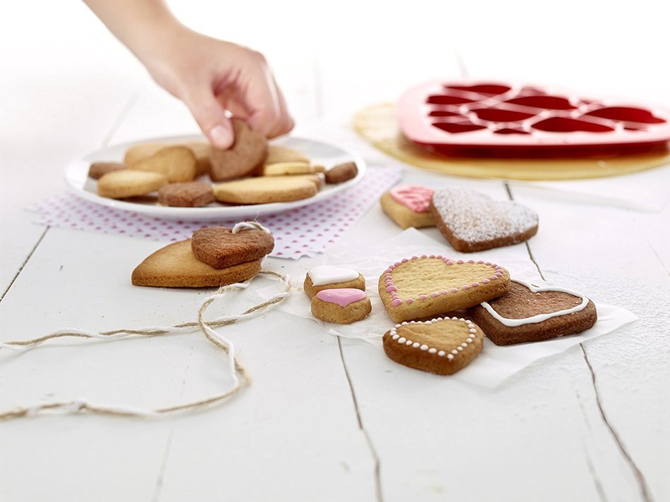 Lekue Cookie Cutter Puzzle, Hearts, Red N4