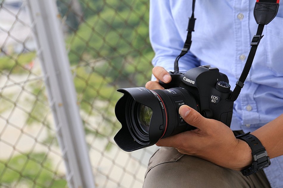 Canon EOS 6D 20.2 MP CMOS Digital SLR Camera with 3.0-Inch LCD (Body Only) - Wi-Fi Enabled - International Version...