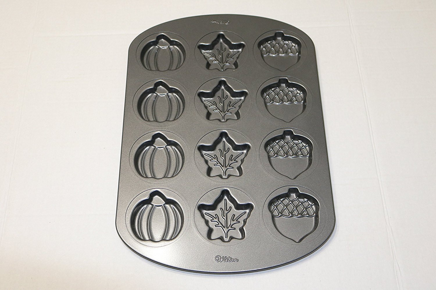 Wilton Aluminum Halloween Mini Cake Pans 12 Count, Pumpkins, Acorns ...