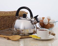 Kamenstein Whistle Tea Kettle (Stainless Steel, 2-1/2 Quart, Mirror Polish) N4