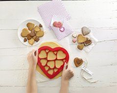 Lekue Cookie Cutter Puzzle, Hearts, Red N12