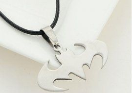 Fashion Women Men Bat Batman Pendant Necklace Chain Silver Stainless Steel Gift