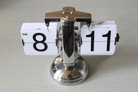 RioRandRetro Flip Down Clock - Internal Gear Operated-white