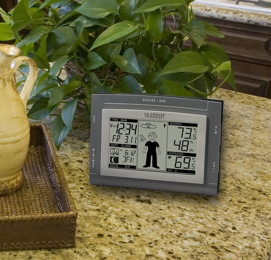La Crosse Technology WS-9611U-IT Wireless Sun/Moon Forecast Station with Oscar Outlook N5