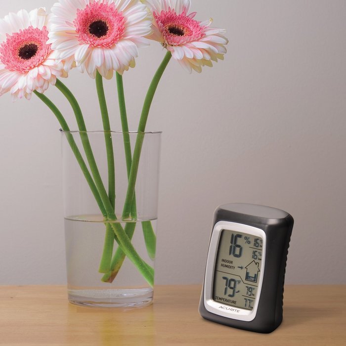 AcuRite 00325 Home Comfort Monitor, Black N6
