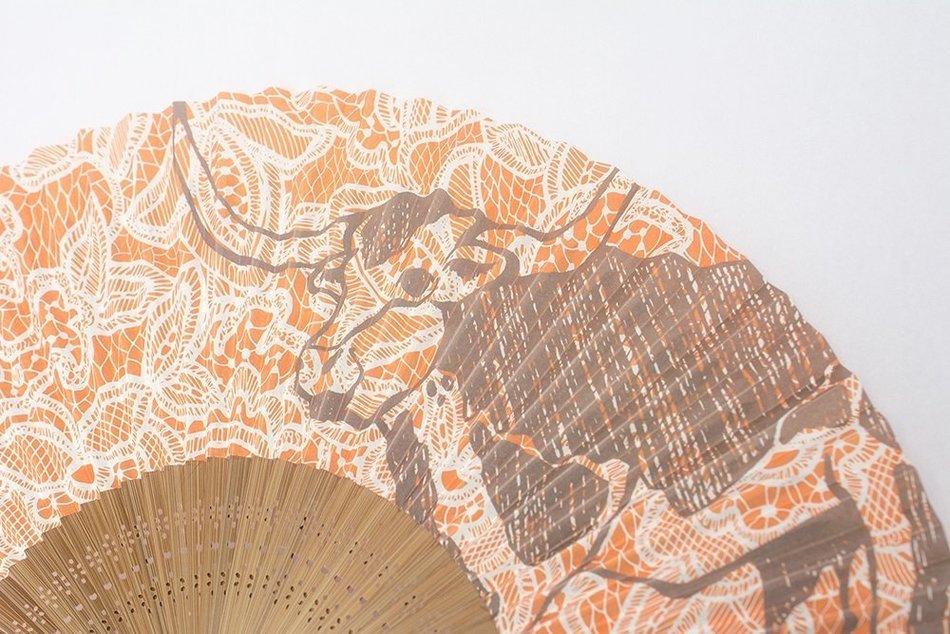 Fine & Folded Folding Hand Fan - Longhorn & Lace with Beautiful Magnetic Carrying Case N4