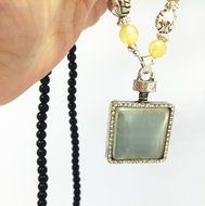 QTMY Perfume Bottle Black Beads Choker Necklace Chain Bohemian Jewelry with Pretty Pendant for Women Teen Girls N3
