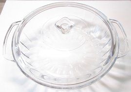 Anchor Hocking Clear Glass Casserole with Scalloped Sides - 2 Qt - with Lid N2