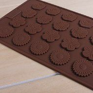 DUFUSTORE Chocolate Cake Candy Baking Silicone Bakeware Mould Flower Pattern Random Color N3
