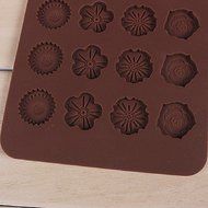 DUFUSTORE Chocolate Cake Candy Baking Silicone Bakeware Mould Flower Pattern Random Color N4