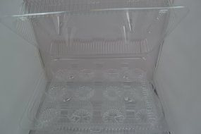 Oasis Supply 24 12-Compartment Cupcake &amp; Muffin Container with Hinged Lid, Clear