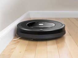 iRobot Roomba 880 Cleaner, Aeroforce Robotic Vacuum Cleaning Robot for Pets and Allergies, Black, with Battery...