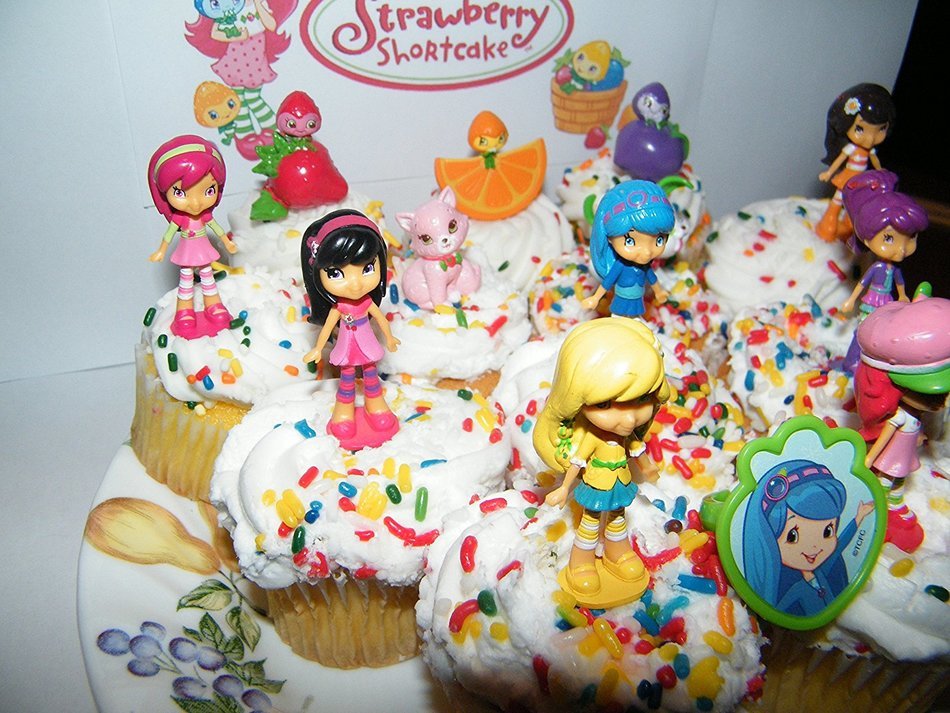 Strawberry Shortcake Deluxe Mini Cake Toppers Cupcake Decorations Set of 13 with 12 Figures and a Toyring featuring...