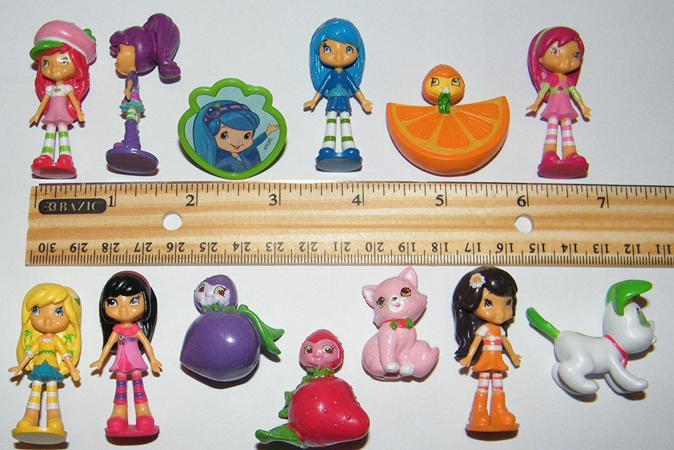 Strawberry Shortcake Deluxe Mini Cake Toppers Cupcake Decorations Set of 13 with 12 Figures and a Toyring featuring... N2