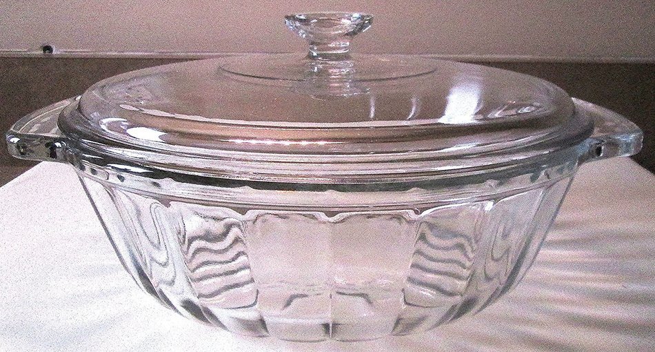 Anchor Hocking Clear Glass Casserole with Scalloped Sides - 2 Qt - with Lid N3