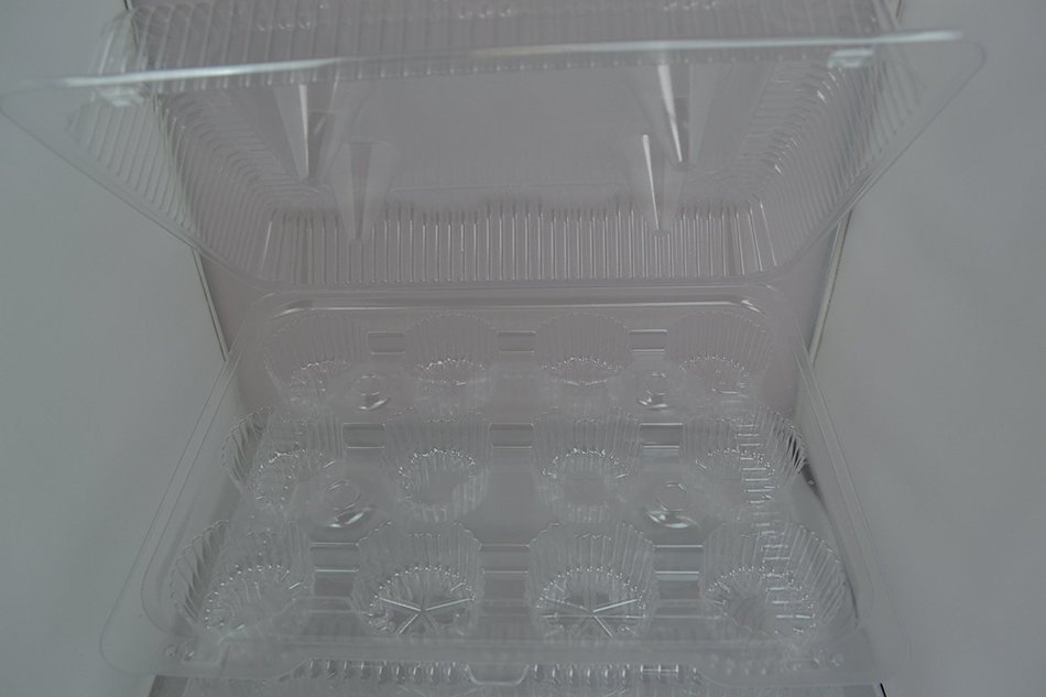 Oasis Supply 24 12-Compartment Cupcake & Muffin Container with Hinged Lid, Clear