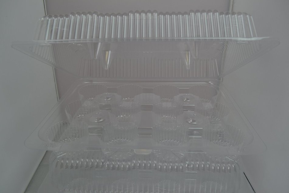 Oasis Supply 24 12-Compartment Cupcake & Muffin Container with Hinged Lid, Clear N2