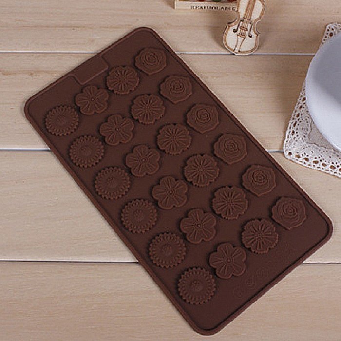 DUFUSTORE Chocolate Cake Candy Baking Silicone Bakeware Mould Flower Pattern Random Color N5