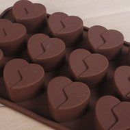 DUFUSTORE Chocolate Cake Candy Baking Silicone Bakeware Mould Love heart Pattern Random Color N6