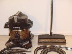 Rainbow Canister Bagless Pet SE Vacuum Cleaner w. tools and warranty NEW PARTS