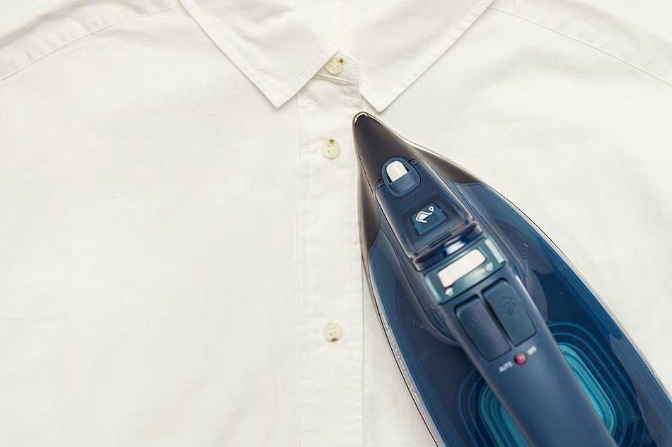 Rowenta DW3180 Steamcare 1600-Watt No Setting No Burning Steam Iron Stainless Steel Soleplate, 350-Hole, Blue