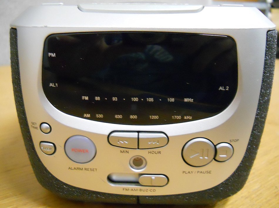 Magnavox MCR230SL Compact Disc Player/Clock Radio