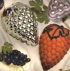 Grape Shaped Cake Pan - 11 x 7 Inch
