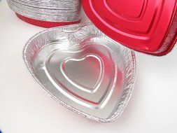 Disposable Aluminum Heart Shaped Baking/Cake Pan with Clear Plastic Lid (5)