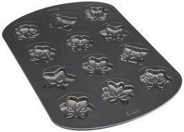 Wilton 12 Cavity Nonstick Snowflakes Cookie Pan (2 Pack) N4