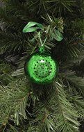 Life Made Tree Tunes Christmas Ornament Bluetooth Speaker for Smartphones - Retail Packaging - Green N3
