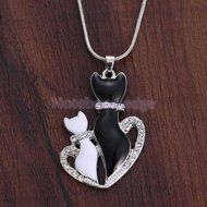 NEW Fashion Charm Black White Cat Rhinestone Heart Pendant Necklace Jewelry N5