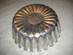 SET OF 2 - Vintage Ekco Tin Flower 3x8 Inch Cake Baking Pan / Jell-o Mold N2