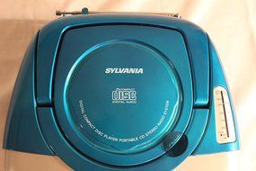 Sylvania SRCD243PL Portable CD Player with AM/FM Radio Boombox, Pink or Blue N5