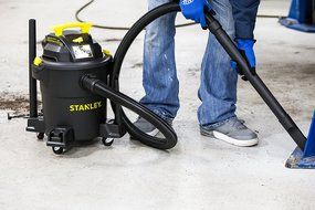 Stanley Wet/Dry Vacuum, 1 Gallon, 12-Volt DC N22