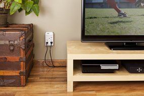 APC P4GC 4 Outlet Wall Tap/120V Power-Saving Timer Essential SurgeArrest